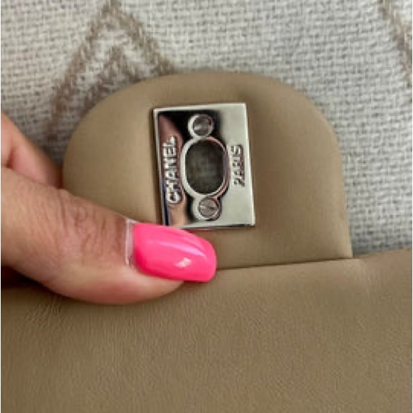 CHANEL CLUTCH ON CHAIN BAG (AUTHENTIC) - Picture 5 of 14